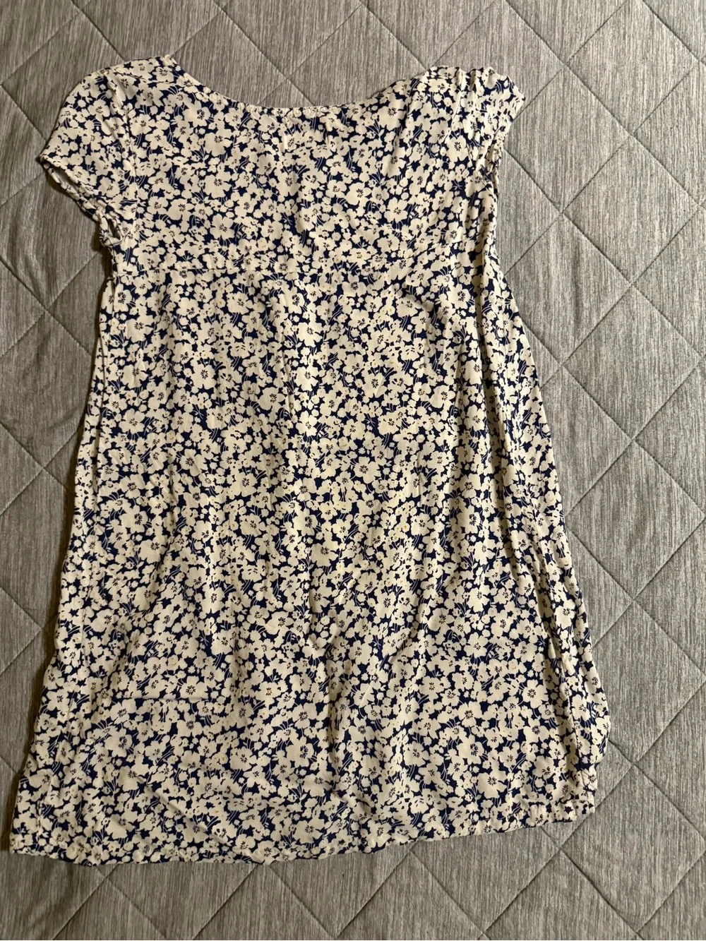 Old Navy White and Navy Floral Casual Dress